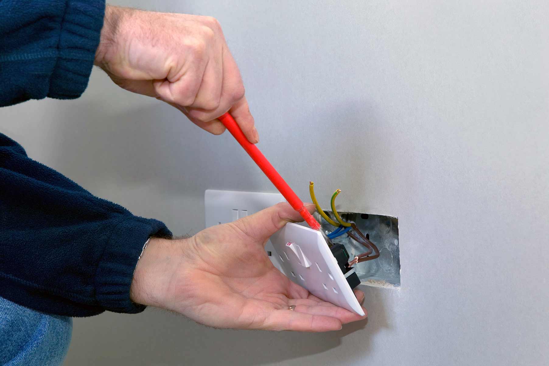Our electricians can install plug sockets for domestic and commercial proeprties in Shrewsbury and the local area. 